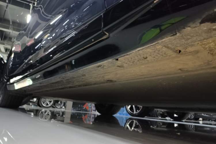 Used Xiaomi Auto YU7 2025 Ultra-Long Range All-Wheel Drive Pro Version Right Side Sill