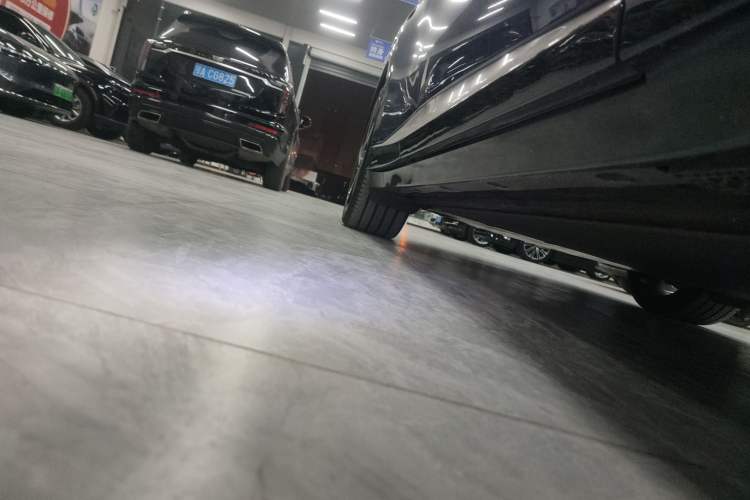 Used Xiaomi Auto YU7 2025 Ultra-Long Range High-Performance All-Wheel-Drive Max Edition Right Side Sill