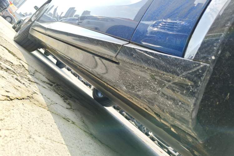 Used Xiaomi Auto YU7 2025 Ultra-Long Range High-Performance All-Wheel-Drive Max Edition Right Side Sill