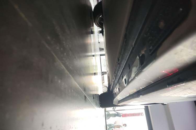 Used Xiaomi Auto YU7 2025 Ultra-Long Range High-Performance All-Wheel-Drive Max Edition Right Side Sill