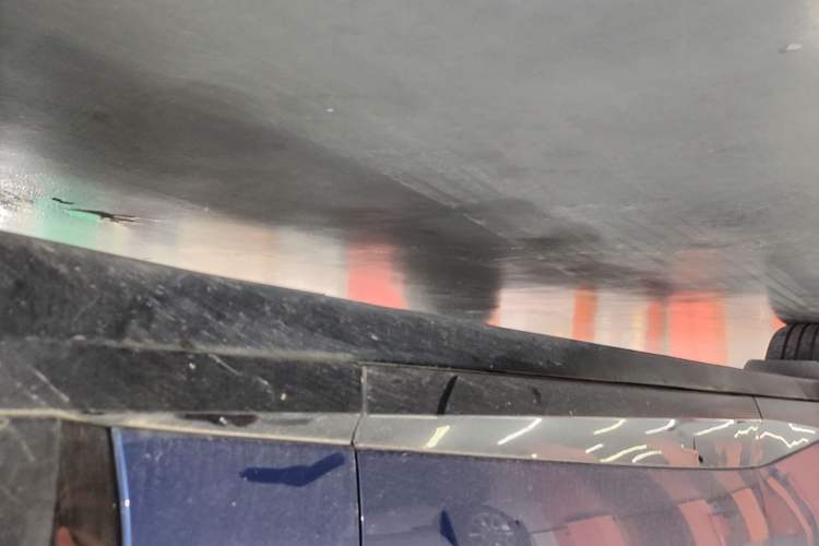 Used Xiaomi Auto YU7 2025 Ultra-Long Range Rear-Wheel Drive Version Right Side Sill