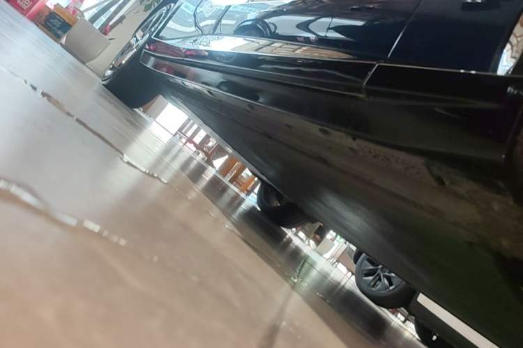 Used Xiaomi Auto YU7 2025 Ultra-Long Range High-Performance All-Wheel-Drive Max Edition Right Side Sill