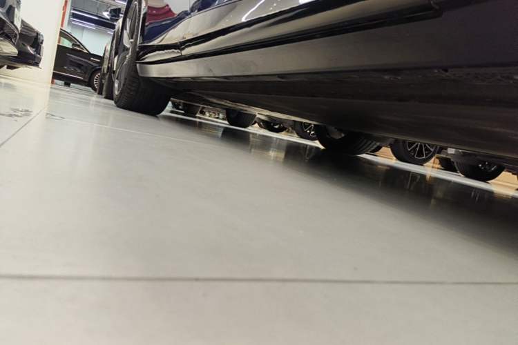 Used Xiaomi Auto YU7 2025 Ultra-Long Range High-Performance All-Wheel-Drive Max Edition Right Side Sill