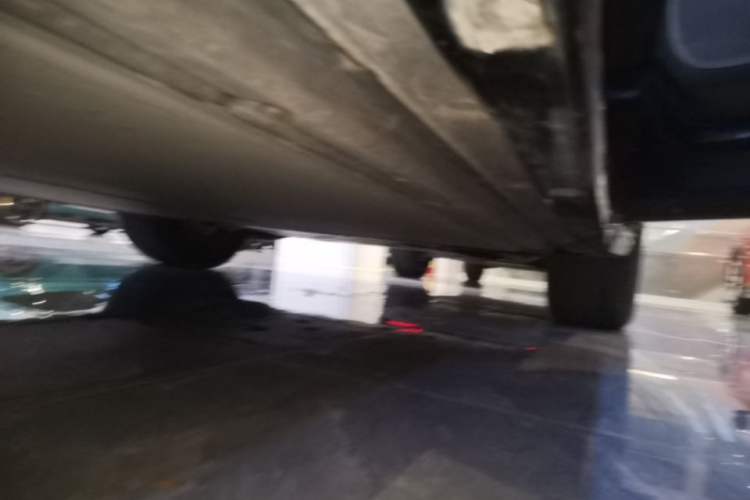 Used Xiaomi Auto YU7 2025 Ultra-Long Range Rear-Wheel Drive Version Right Side Sill