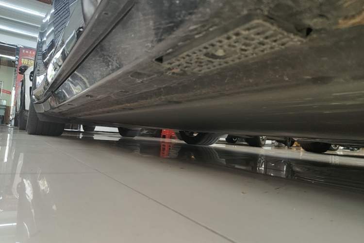 Used Xiaomi Auto YU7 2025 Ultra-Long Range High-Performance All-Wheel-Drive Max Edition Right Side Sill