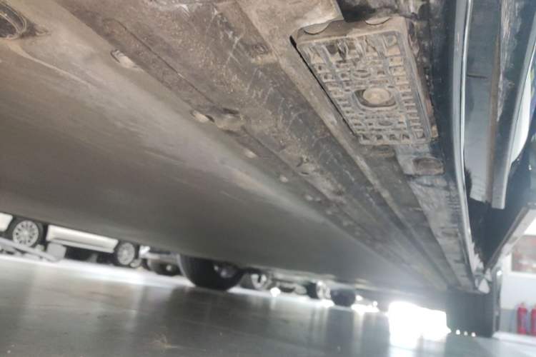 Used Xiaomi Auto YU7 2025 Ultra-Long Range High-Performance All-Wheel-Drive Max Edition Right Side Sill