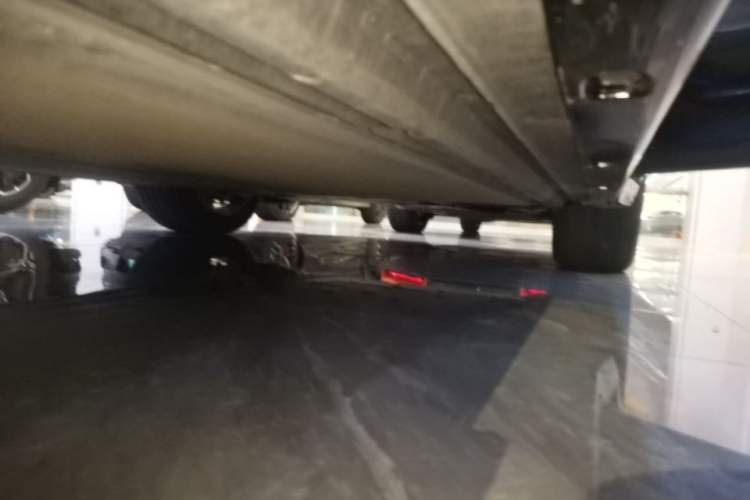 Used Xiaomi Auto YU7 2025 Ultra-Long Range Rear-Wheel Drive Version Right Side Sill