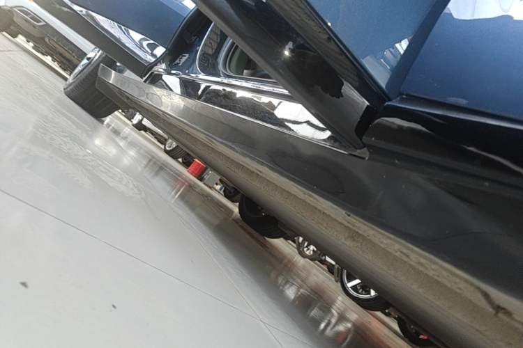 Used Xiaomi Auto YU7 2025 Ultra-Long Range High-Performance All-Wheel-Drive Max Edition Right Side Sill