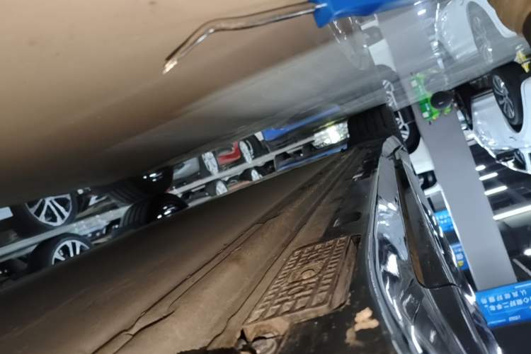 Used Xiaomi Auto YU7 2025 Ultra-Long Range High-Performance All-Wheel-Drive Max Edition Right Side Sill