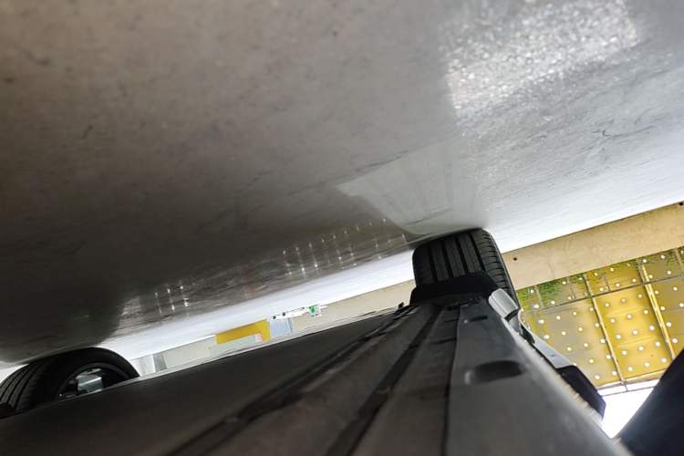 Used Xiaomi Auto YU7 2025 Ultra-Long Range High-Performance All-Wheel-Drive Max Edition Right Side Sill