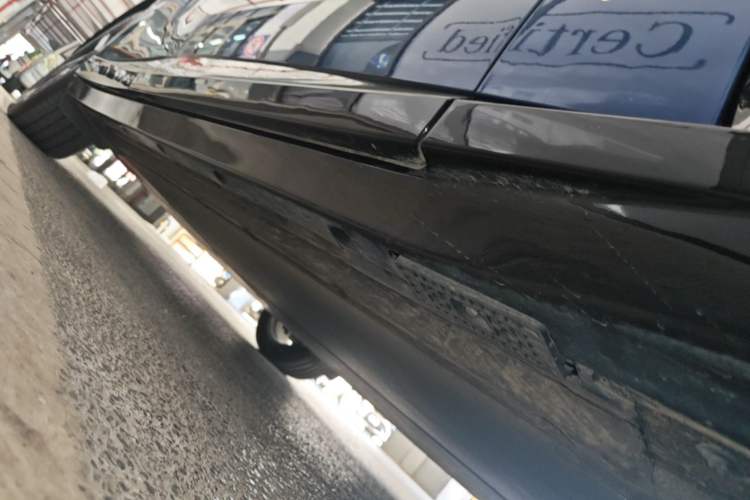 Used Xiaomi Auto YU7 2025 Ultra-Long Range Rear-Wheel Drive Version Right Side Sill