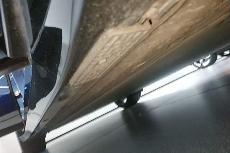 Used Xiaomi Auto YU7 2025 Ultra-Long Range High-Performance All-Wheel-Drive Max Edition Right Side Sill