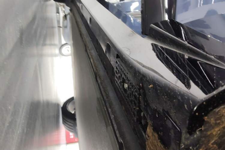 Used Xiaomi Auto YU7 2025 Ultra-Long Range High-Performance All-Wheel-Drive Max Edition Right Side Sill