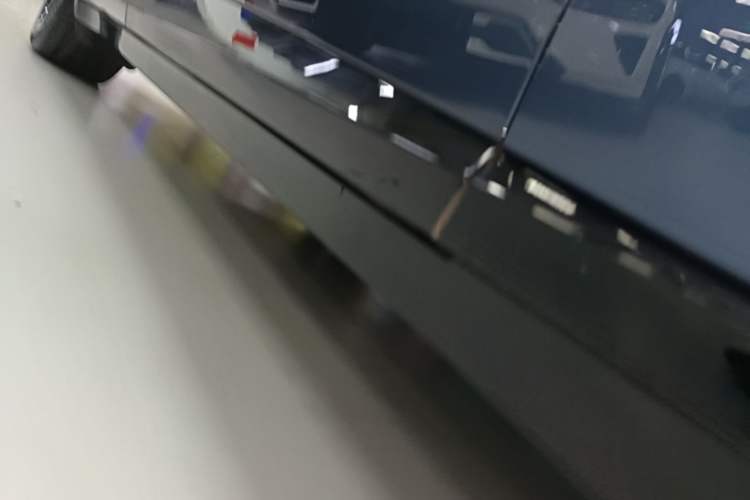 Used Xiaomi Auto YU7 2025 Ultra-Long Range High-Performance All-Wheel-Drive Max Edition Right Side Sill
