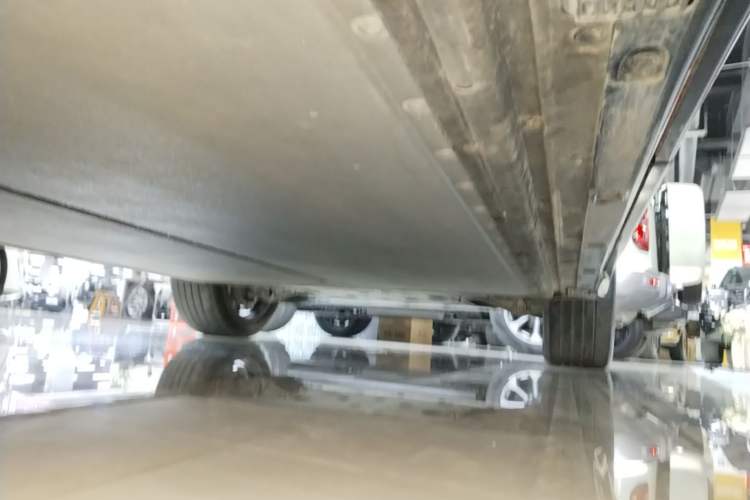 Used Xiaomi Auto YU7 2025 Ultra-Long Range All-Wheel Drive Pro Version Right Side Sill