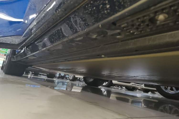 Used Xiaomi Auto YU7 2025 Ultra-Long Range High-Performance All-Wheel-Drive Max Edition Right Side Sill