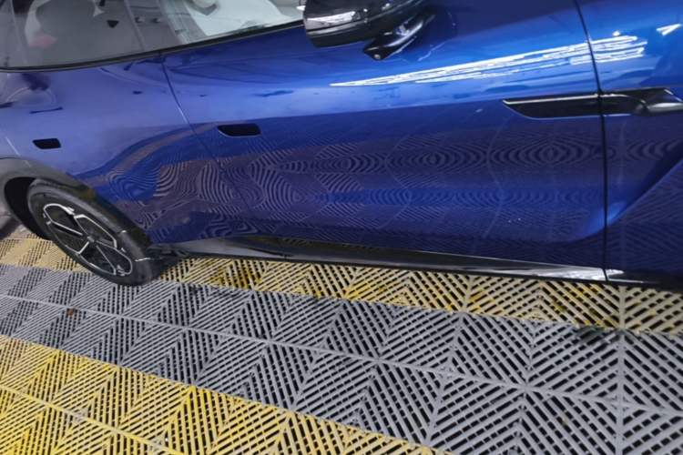 Used Xiaomi Auto YU7 2025 Ultra-Long Range Rear-Wheel Drive Version Right Side Sill