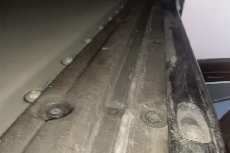 Used Xiaomi Auto YU7 2025 Ultra-Long Range High-Performance All-Wheel-Drive Max Edition Right Side Sill