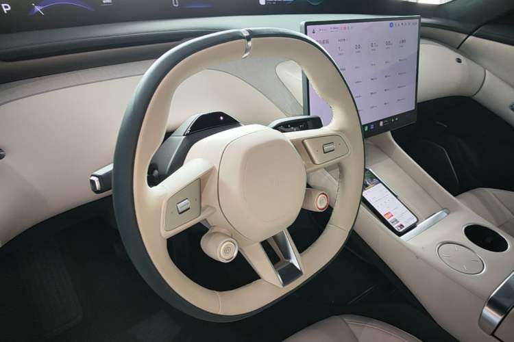 Used Xiaomi Auto YU7 2025 Ultra-Long Range High-Performance All-Wheel-Drive Max Edition Steering Wheel