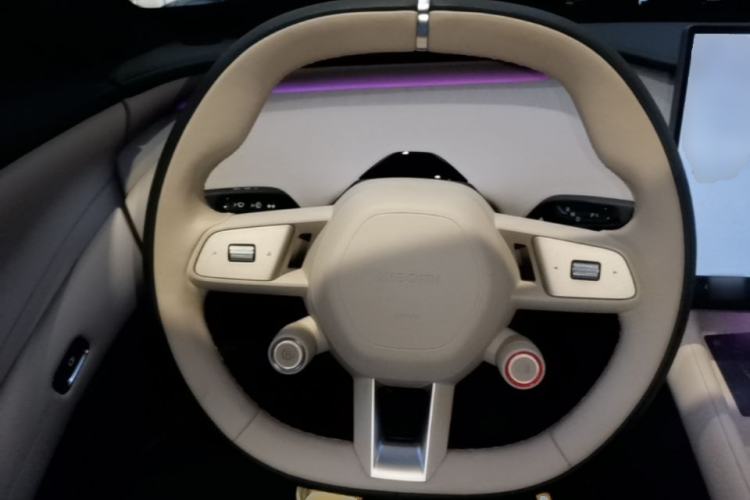 Used Xiaomi Auto YU7 2025 Ultra-Long Range Rear-Wheel Drive Version Steering Wheel