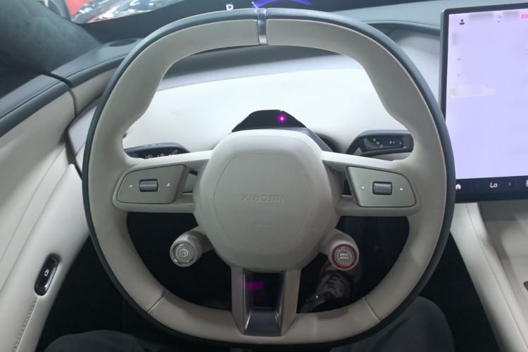 Used Xiaomi Auto YU7 2025 Ultra-Long Range High-Performance All-Wheel-Drive Max Edition Steering Wheel