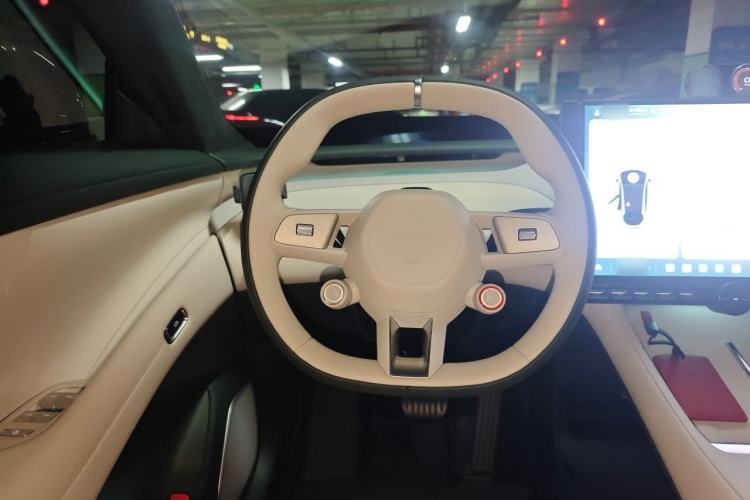 Used Xiaomi Auto YU7 2025 Ultra-Long Range High-Performance All-Wheel-Drive Max Edition Steering Wheel