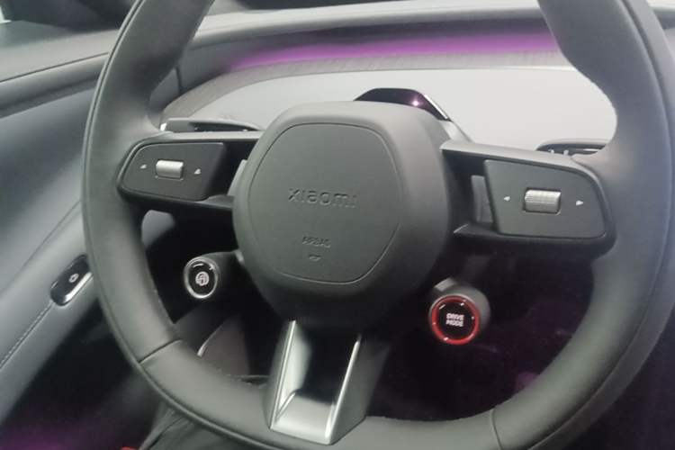 Used Xiaomi Auto YU7 2025 Ultra-Long Range High-Performance All-Wheel-Drive Max Edition Steering Wheel