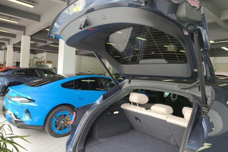 Used Xiaomi Auto YU7 2025 Ultra-Long Range High-Performance All-Wheel-Drive Max Edition Trunk