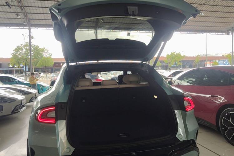 Used Xiaomi Auto YU7 2025 Ultra-Long Range Rear-Wheel Drive Version Trunk