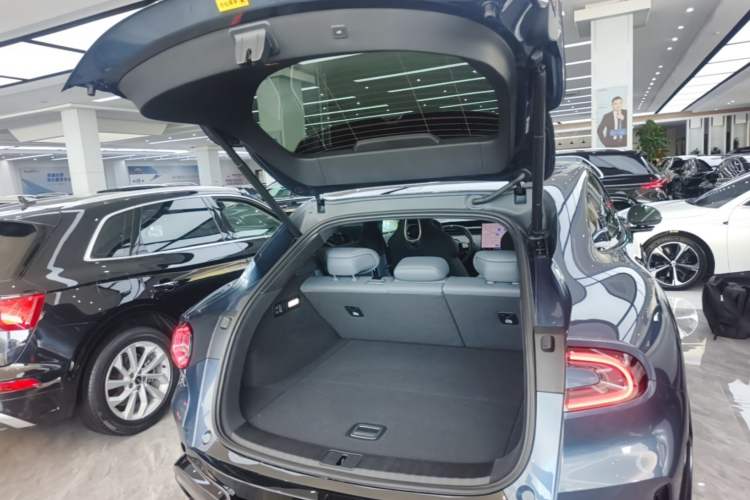 Used Xiaomi Auto YU7 2025 Ultra-Long Range High-Performance All-Wheel-Drive Max Edition Trunk