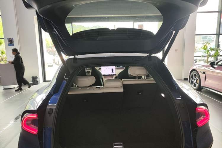 Used Xiaomi Auto YU7 2025 Ultra-Long Range High-Performance All-Wheel-Drive Max Edition Trunk