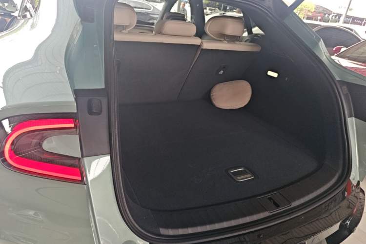 Used Xiaomi Auto YU7 2025 Ultra-Long Range High-Performance All-Wheel-Drive Max Edition Trunk