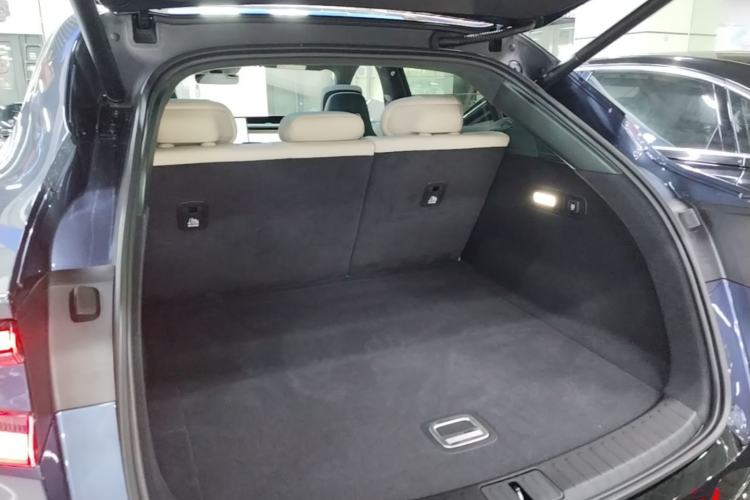 Used Xiaomi Auto YU7 2025 Ultra-Long Range High-Performance All-Wheel-Drive Max Edition Trunk