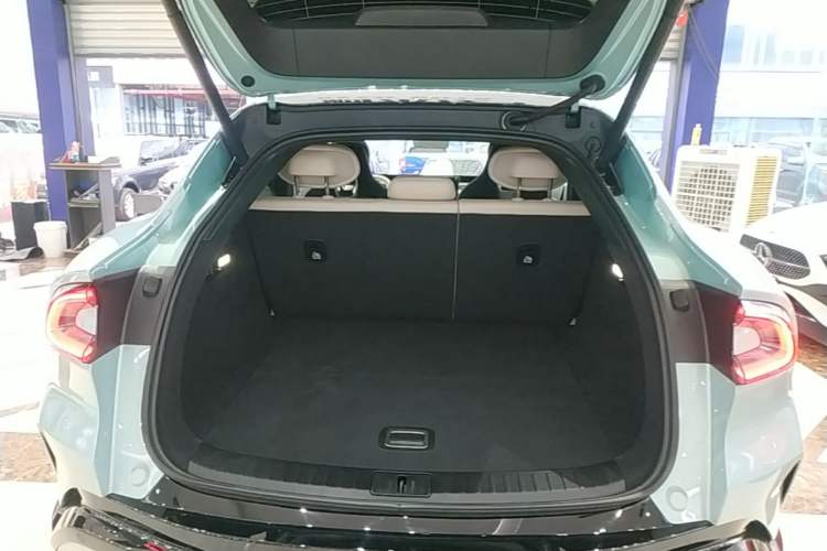Used Xiaomi Auto YU7 2025 Ultra-Long Range Rear-Wheel Drive Version Trunk