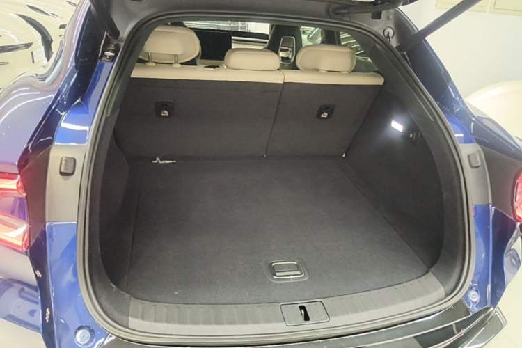 Used Xiaomi Auto YU7 2025 Ultra-Long Range High-Performance All-Wheel-Drive Max Edition Trunk