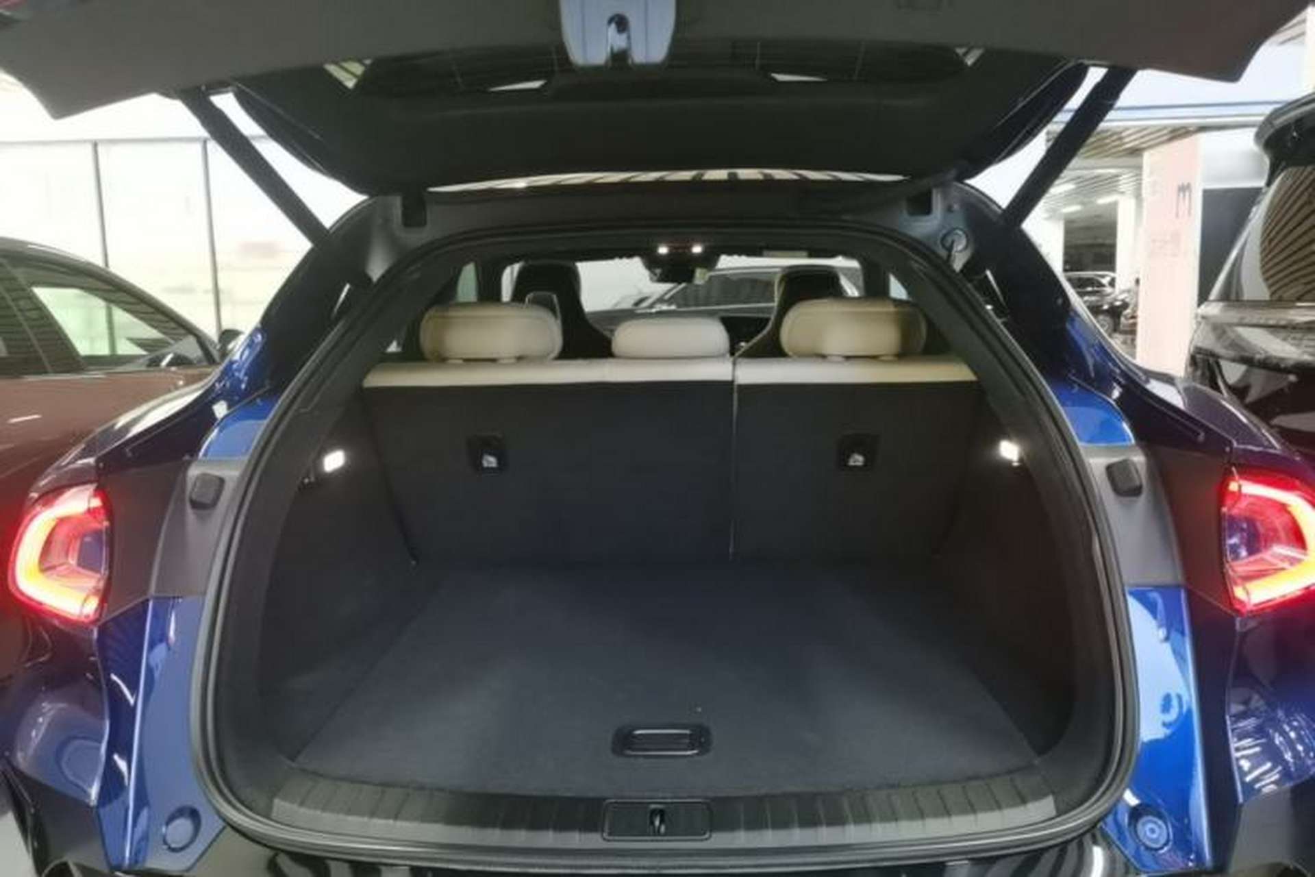 Used Xiaomi Auto YU7 2025 Ultra-Long Range High-Performance All-Wheel-Drive Max Edition Trunk