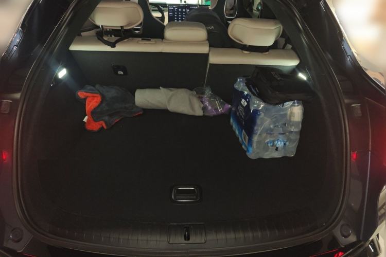 Used Xiaomi Auto YU7 2025 Ultra-Long Range High-Performance All-Wheel-Drive Max Edition Trunk