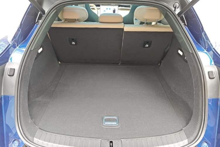 Used Xiaomi Auto YU7 2025 Ultra-Long Range High-Performance All-Wheel-Drive Max Edition Trunk