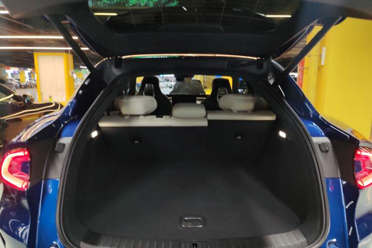Used Xiaomi Auto YU7 2025 Ultra-Long Range High-Performance All-Wheel-Drive Max Edition Trunk
