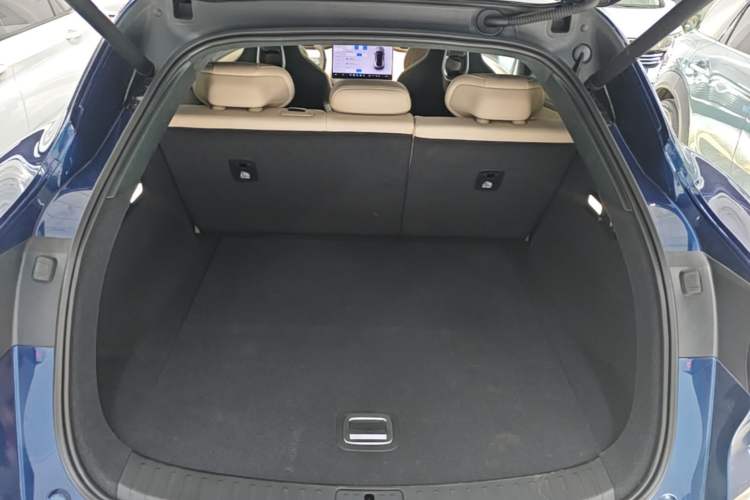 Used Xiaomi Auto YU7 2025 Ultra-Long Range High-Performance All-Wheel-Drive Max Edition Trunk