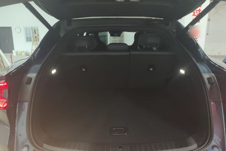 Used Xiaomi Auto YU7 2025 Ultra-Long Range High-Performance All-Wheel-Drive Max Edition Trunk