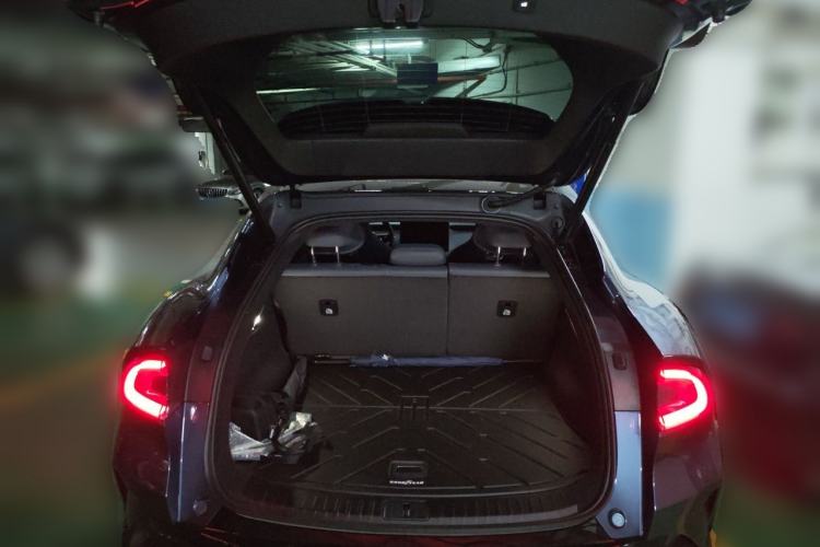 Used Xiaomi Auto YU7 2025 Ultra-Long Range High-Performance All-Wheel-Drive Max Edition Trunk
