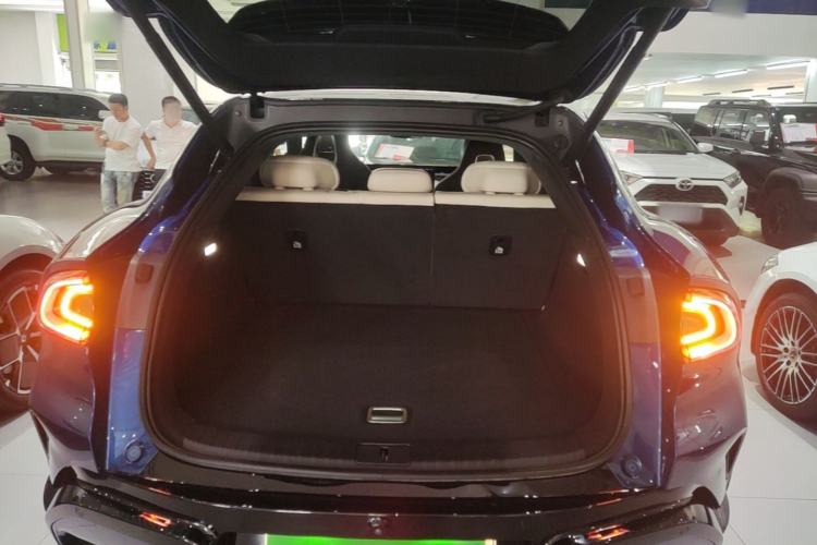 Used Xiaomi Auto YU7 2025 Ultra-Long Range High-Performance All-Wheel-Drive Max Edition Trunk