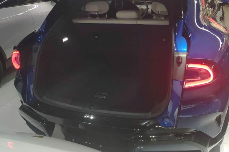 Used Xiaomi Auto YU7 2025 Ultra-Long Range High-Performance All-Wheel-Drive Max Edition Trunk