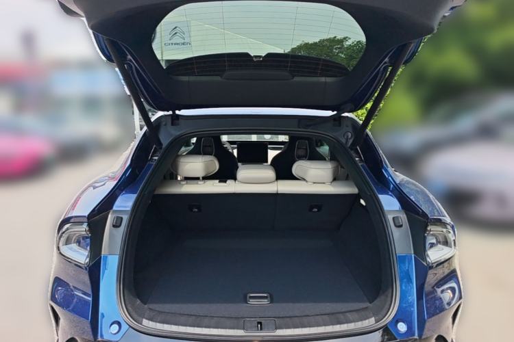 Used Xiaomi Auto YU7 2025 Ultra-Long Range High-Performance All-Wheel-Drive Max Edition Trunk