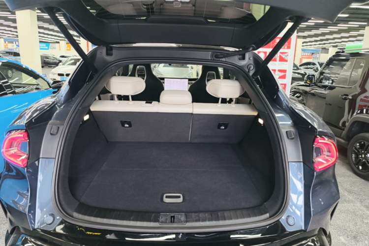 Used Xiaomi Auto YU7 2025 Ultra-Long Range High-Performance All-Wheel-Drive Max Edition Trunk