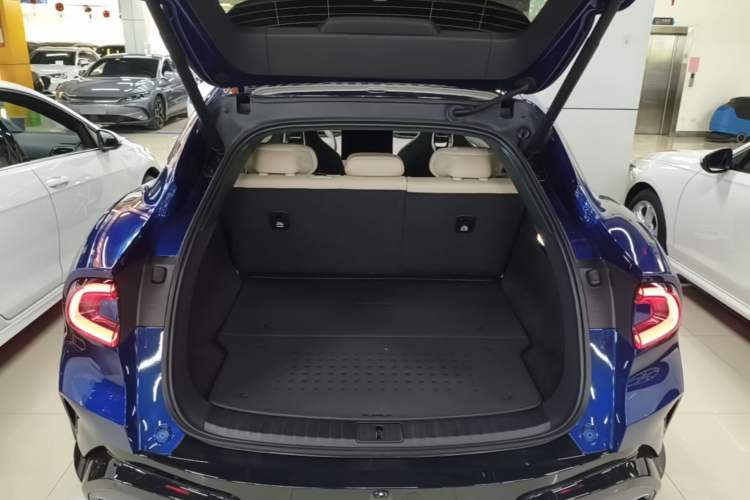 Used Xiaomi Auto YU7 2025 Ultra-Long Range High-Performance All-Wheel-Drive Max Edition Trunk