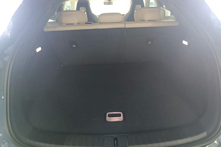 Used Xiaomi Auto YU7 2025 Ultra-Long Range High-Performance All-Wheel-Drive Max Edition Trunk