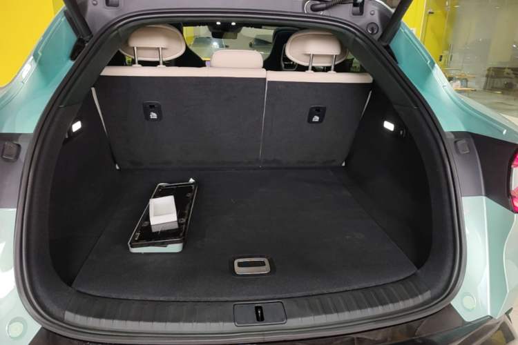 Used Xiaomi Auto YU7 2025 Ultra-Long Range High-Performance All-Wheel-Drive Max Edition Trunk