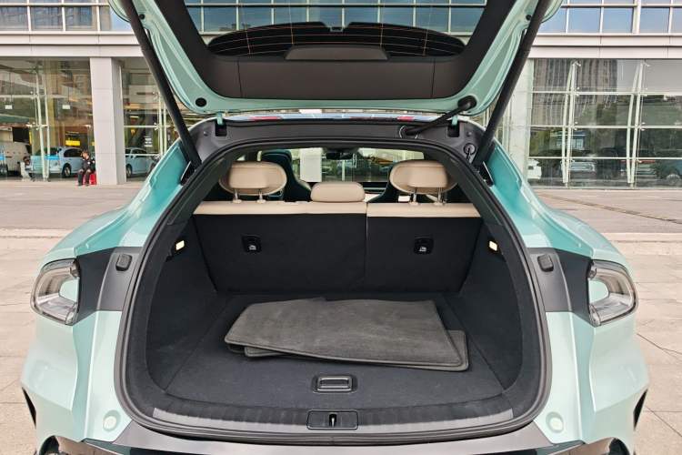 Used Xiaomi Auto YU7 2025 Ultra-Long Range High-Performance All-Wheel-Drive Max Edition Trunk